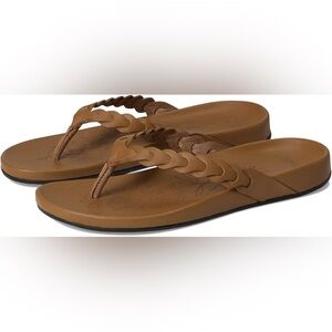 Women’s Olukai Lei Tan Brown Sandals Size 10 Leather Rubber Flip Flop NEW